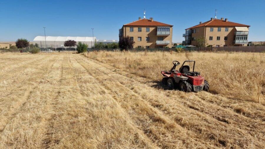 Desbroce de gran terreno antes de la intervención en Campo Real